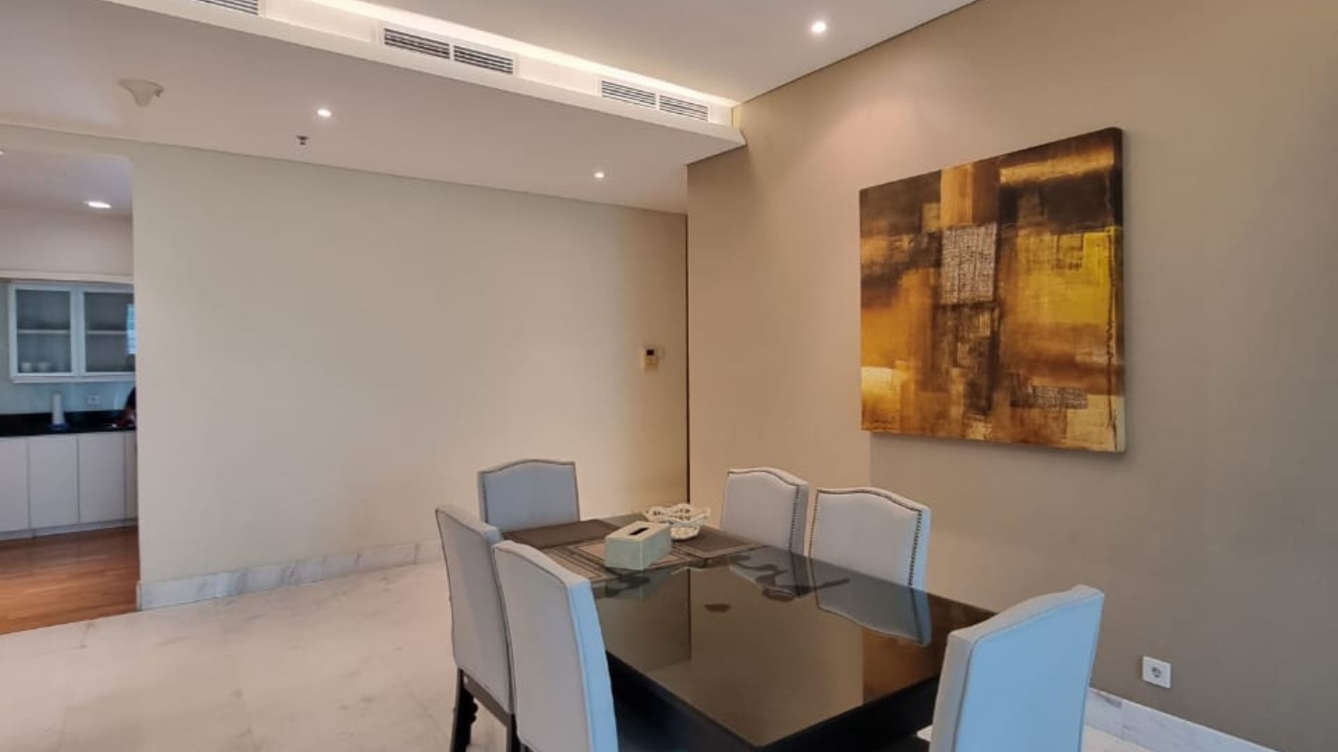 Senayan City Residence-3BR-Dining table Senayan City Residence – Spacious 3BR Apartment