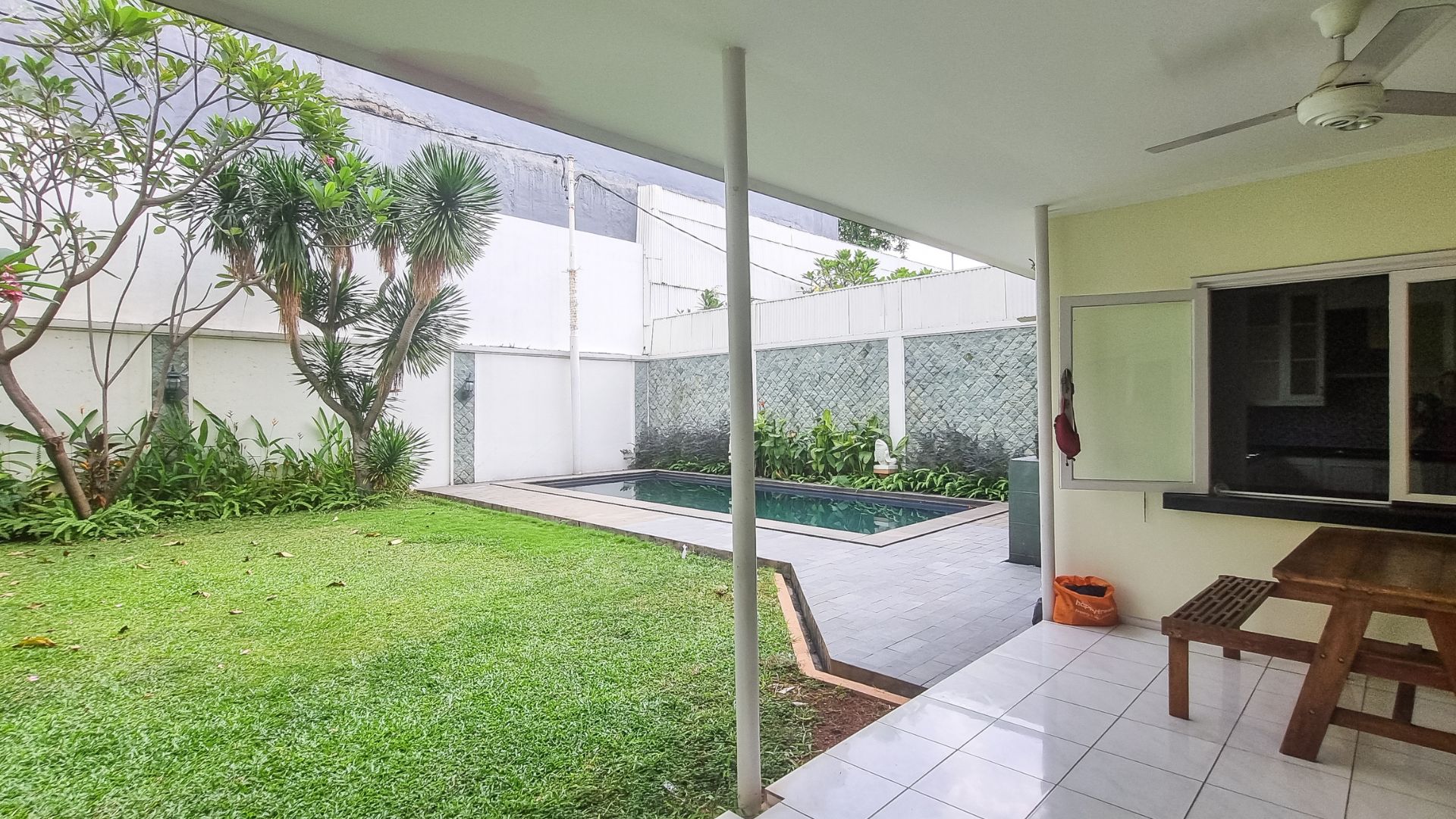 TANAH KUSIR 2 UNIT 5 L – Backyard TANAH KUSIR 2 UNIT 5 L - Backyard