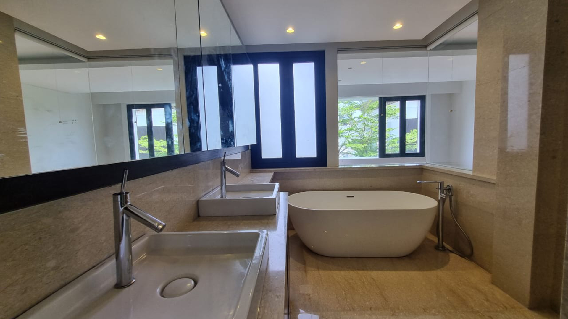 Well-Balanced 3BR House at Cilandak
