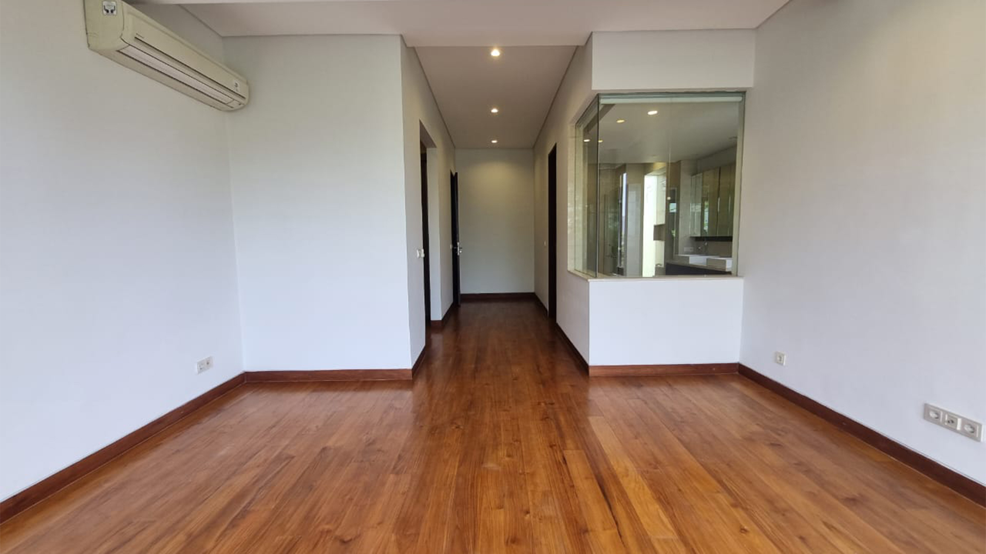 Well-Balanced 3BR House at Cilandak