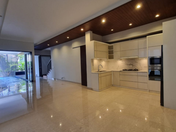 Well-Balanced 3BR House at Cilandak