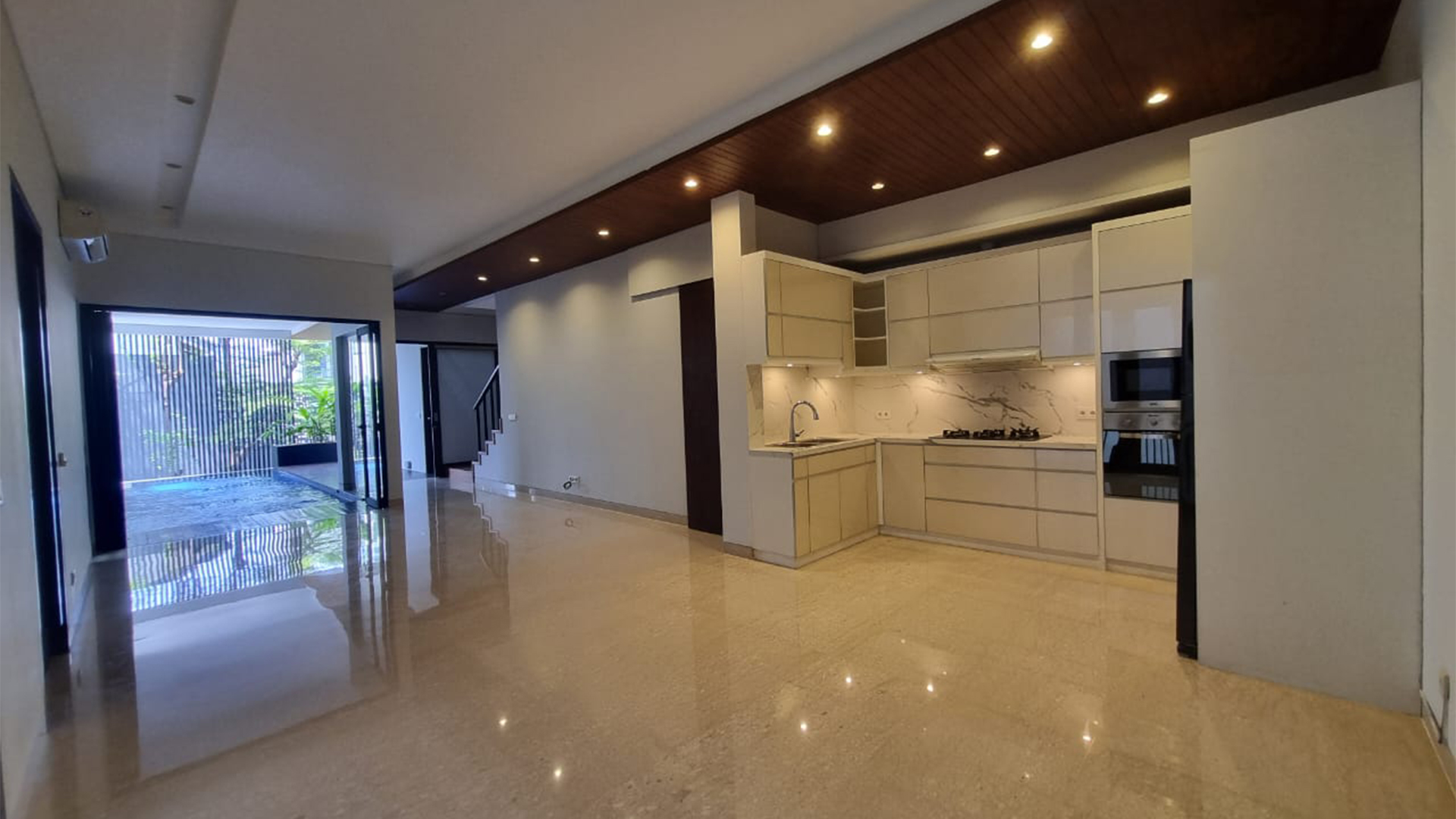 Well-Balanced 3BR House at Cilandak