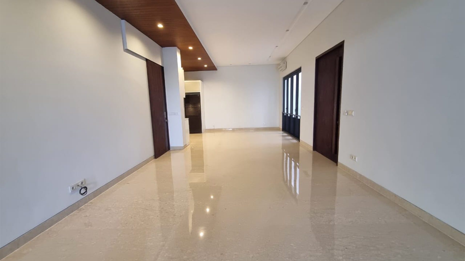 Well-Balanced 3BR House at Cilandak