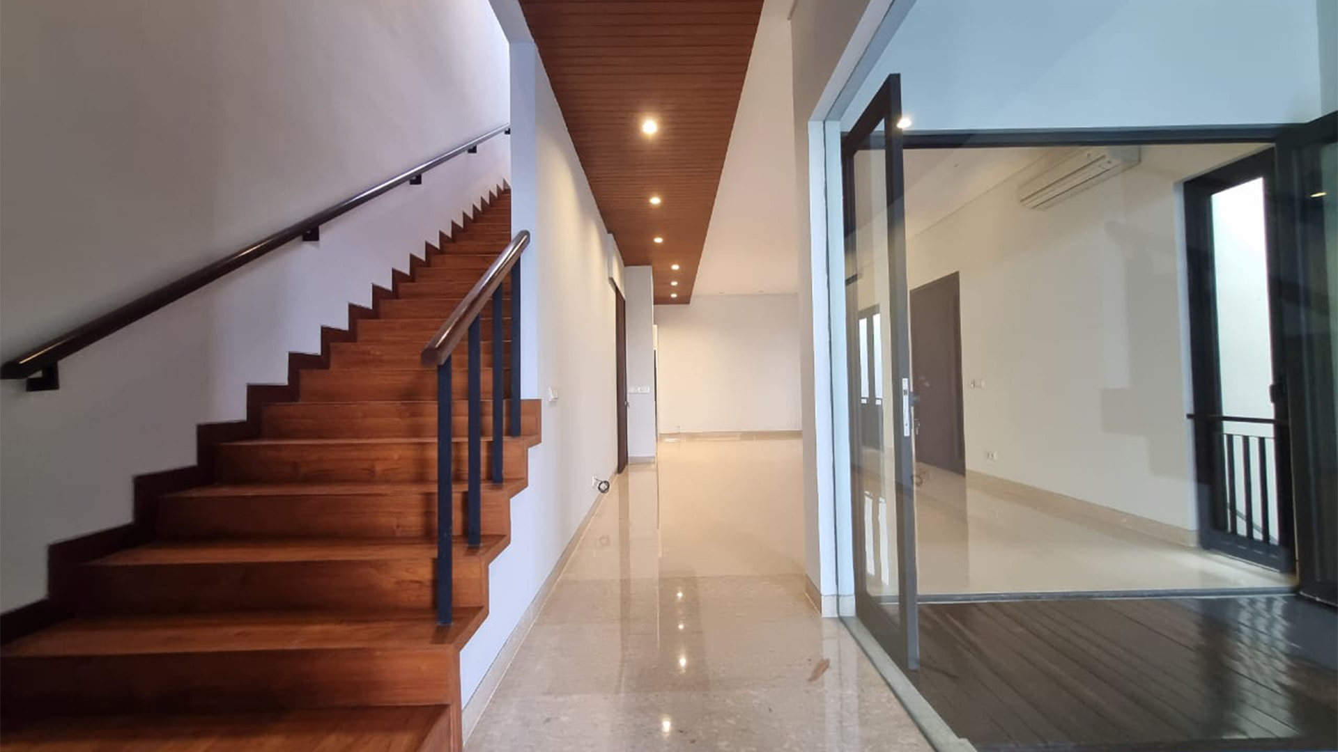 Well-Balanced 3BR House at Cilandak