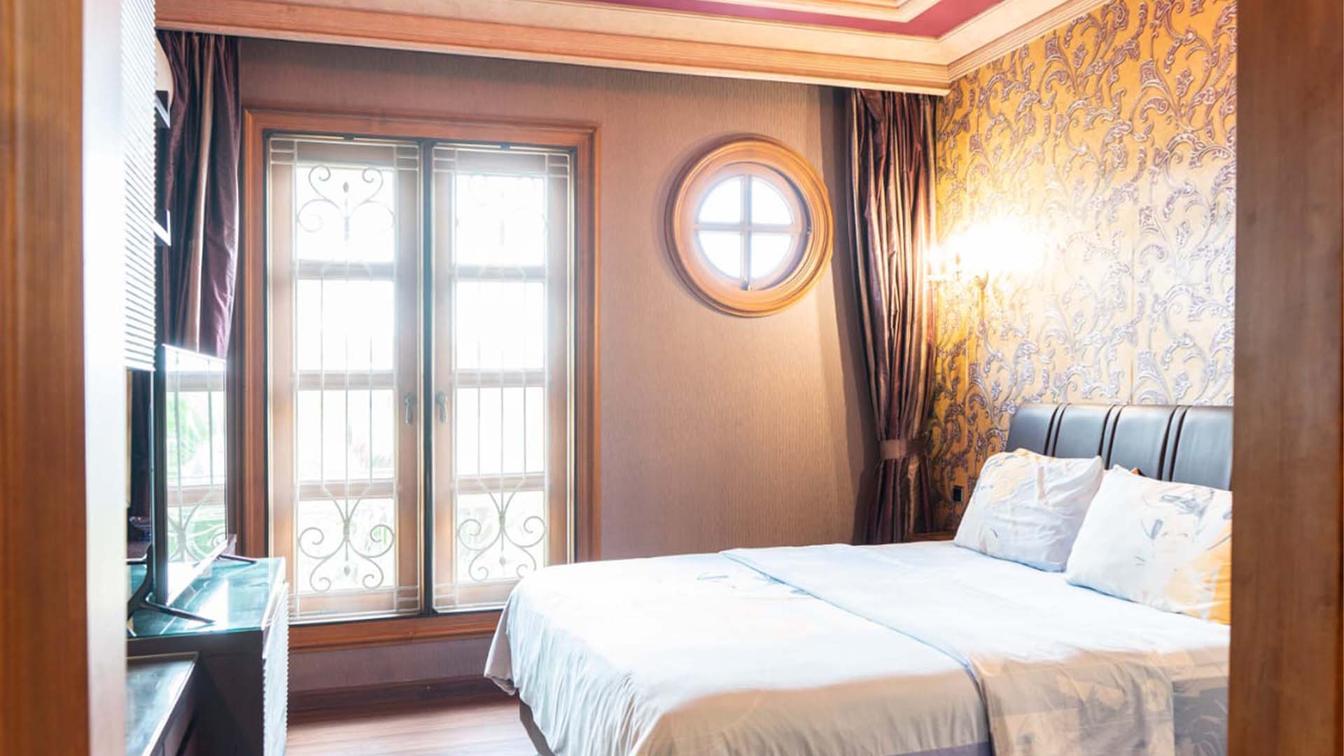 CEMPAKA PUTIH-5BR-BEDROOM 1 Large-Scale 5BR House at Cempaka Putih