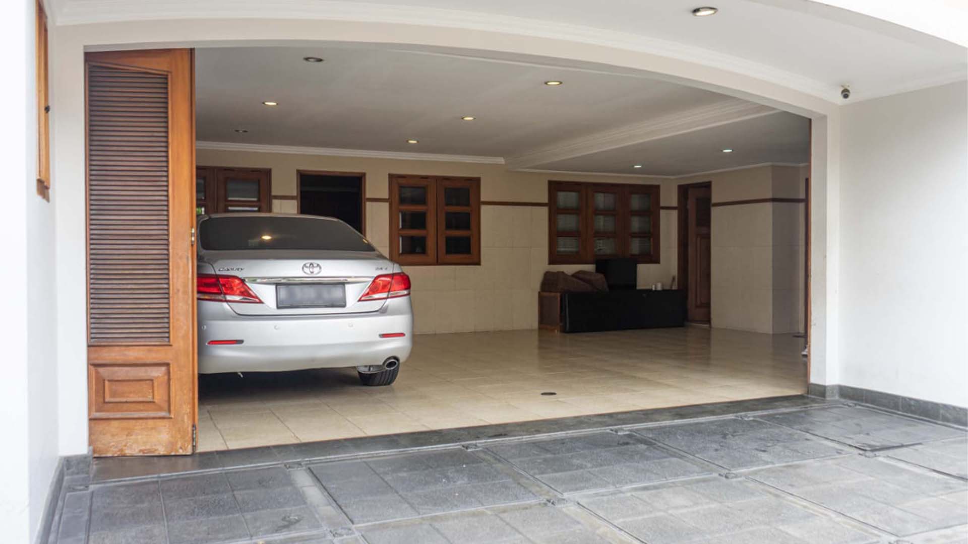 CEMPAKA PUTIH-5BR-GARAGE Large-Scale 5BR House at Cempaka Putih