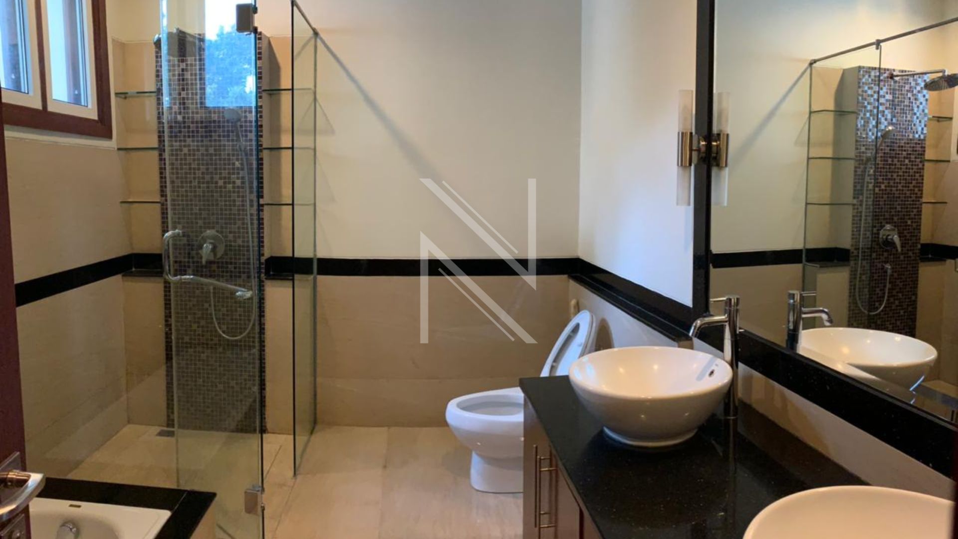 Refined 5BR Home in Astoria Residence