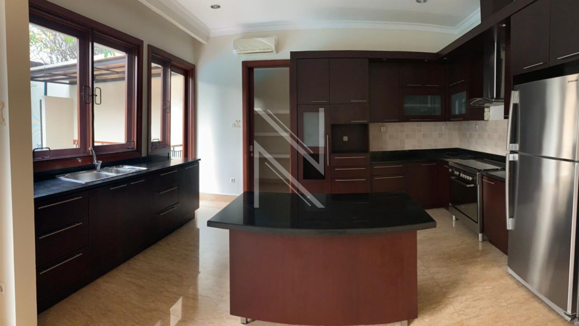 Refined 5BR Home in Astoria Residence