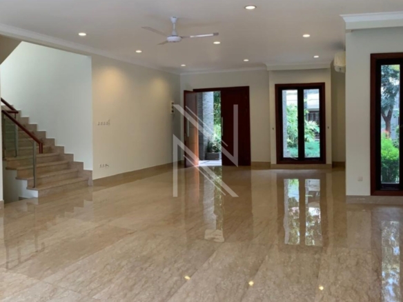 Refined 5BR Home in Astoria Residence