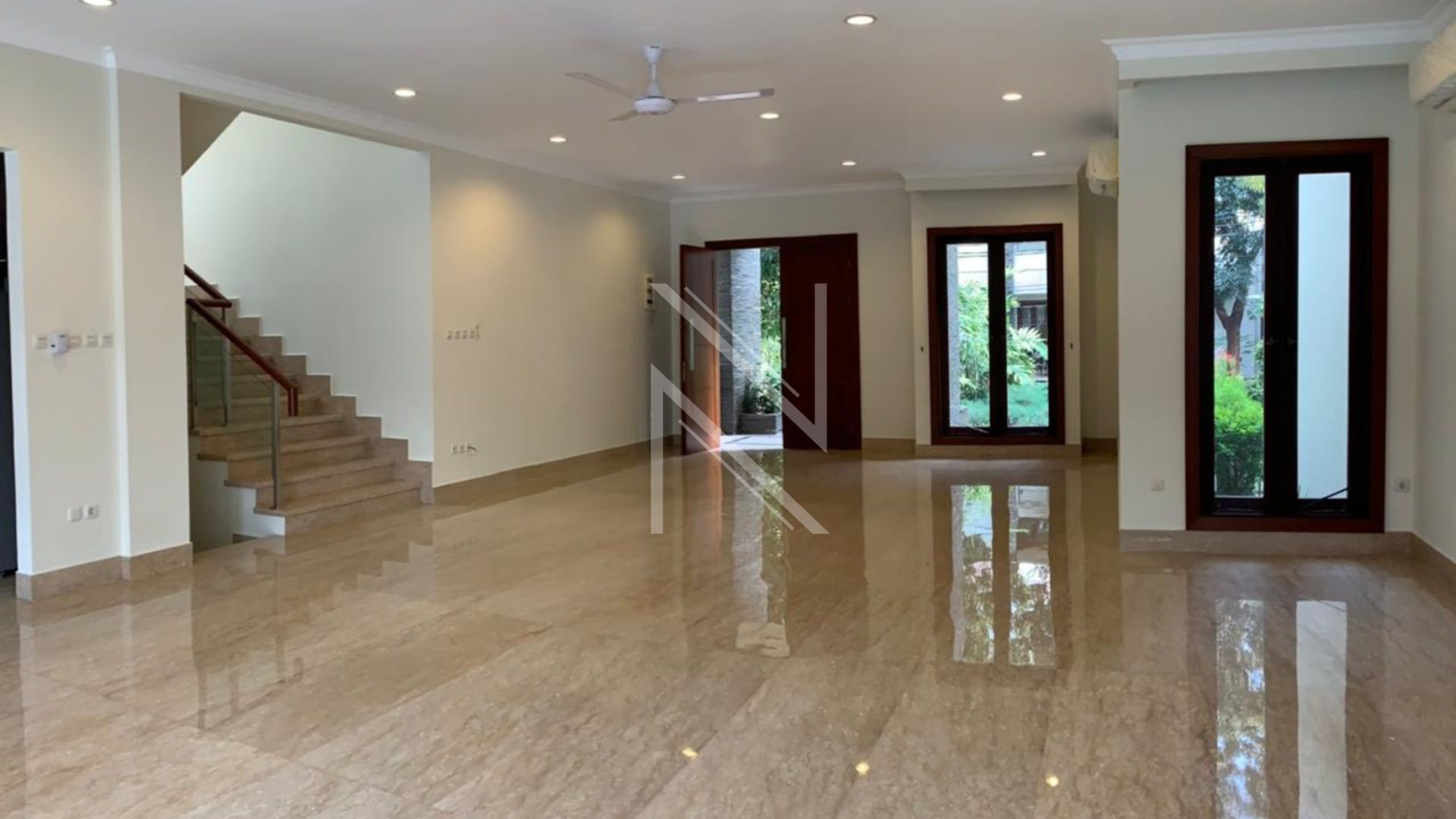 Refined 5BR Home in Astoria Residence