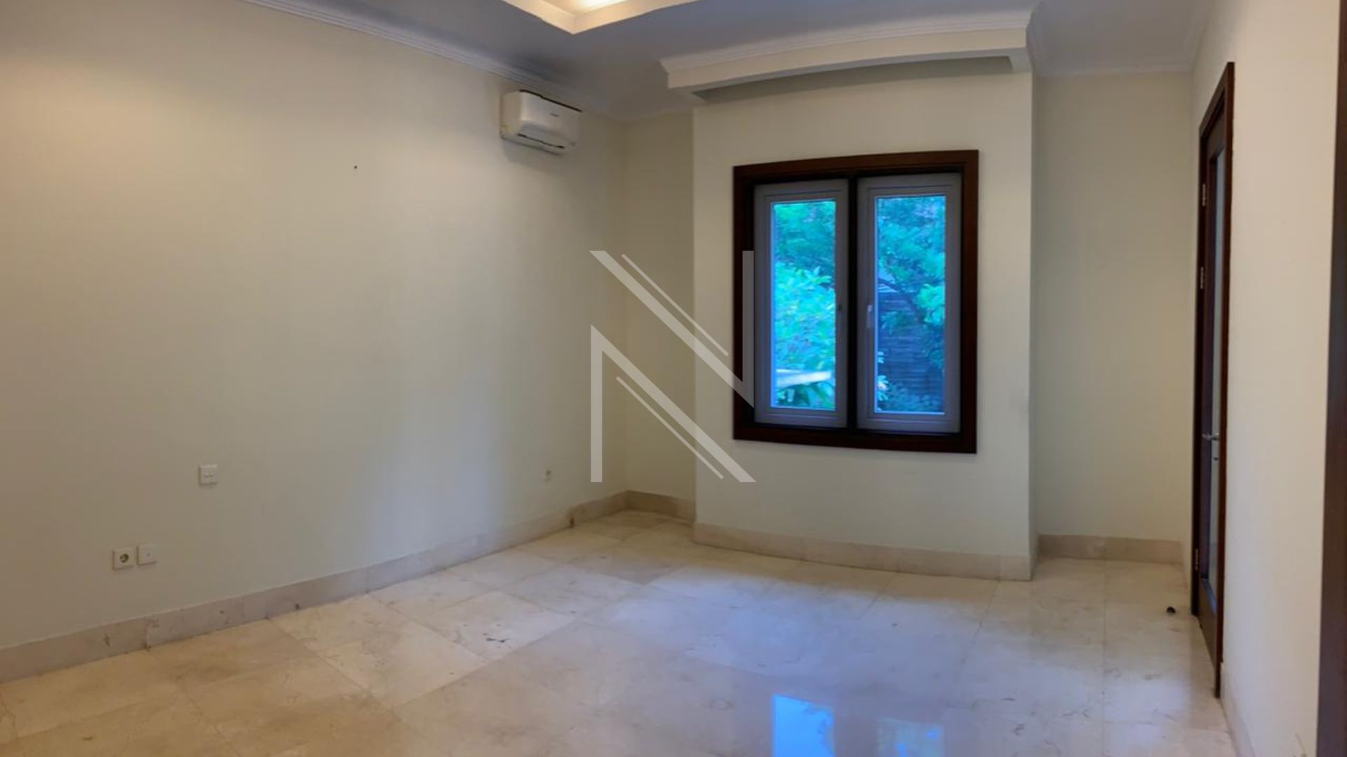 Comfortable 5BR at Astoria Residence