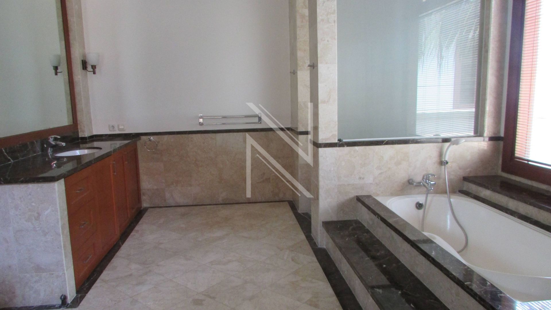 CILANDAK (Benda Dalam 69 – Jimmers) – NO CLD176 – BATHROOM 2 Generous 5BR Home for Family Residence