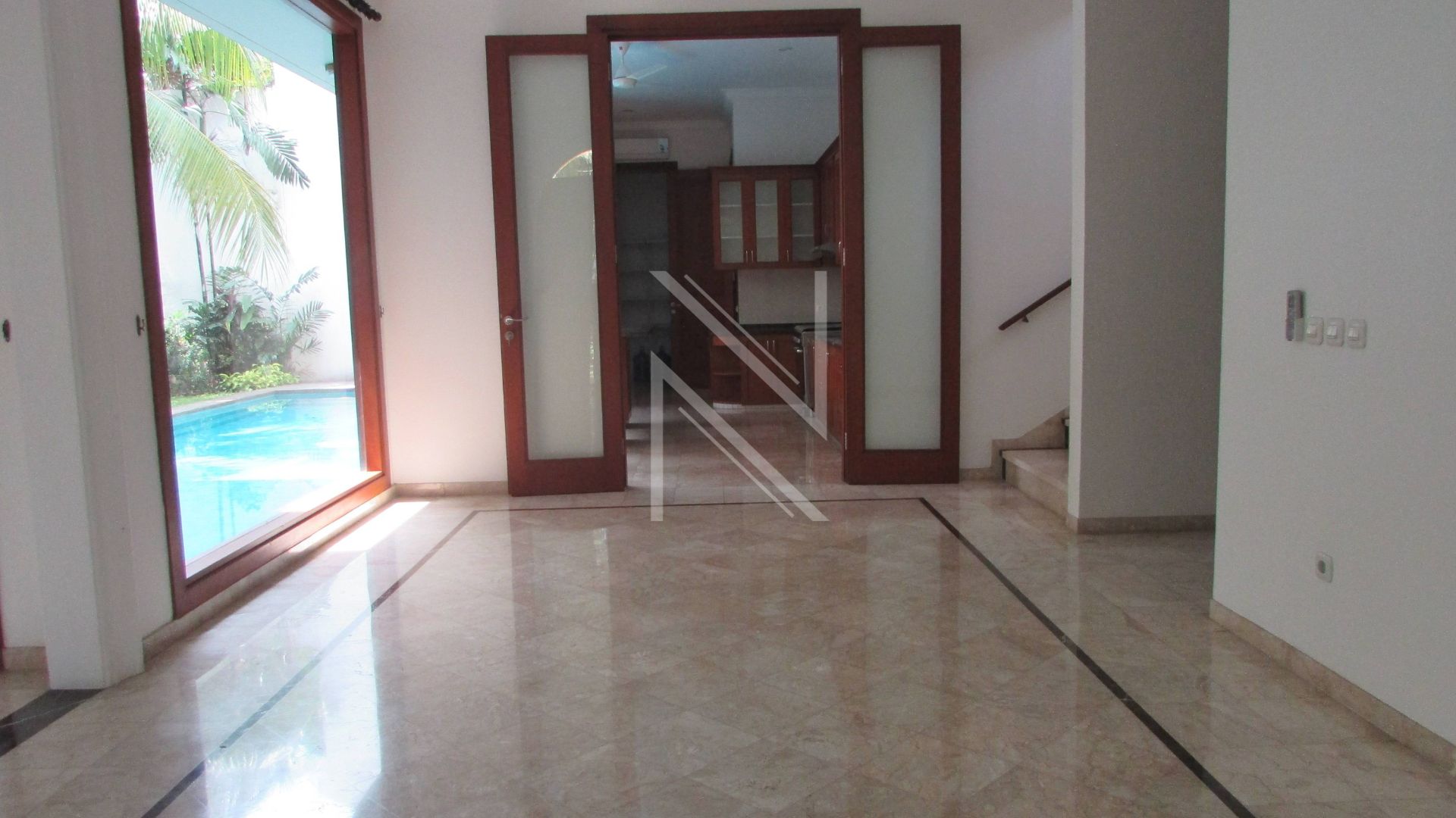 CILANDAK (Benda Dalam 69 – Jimmers) – NO CLD176 – ENTRANCE-HALL Generous 5BR Home for Family Residence