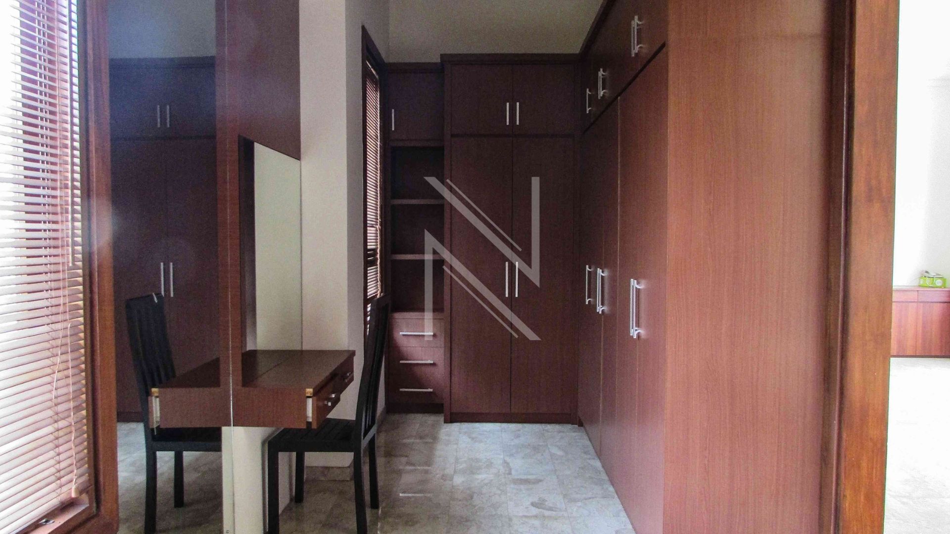 CILANDAK (Benda Dalam 69 – Jimmers) – NO CLD228 – CLOSET Well-Planned Cilandak 4BR Home for Living