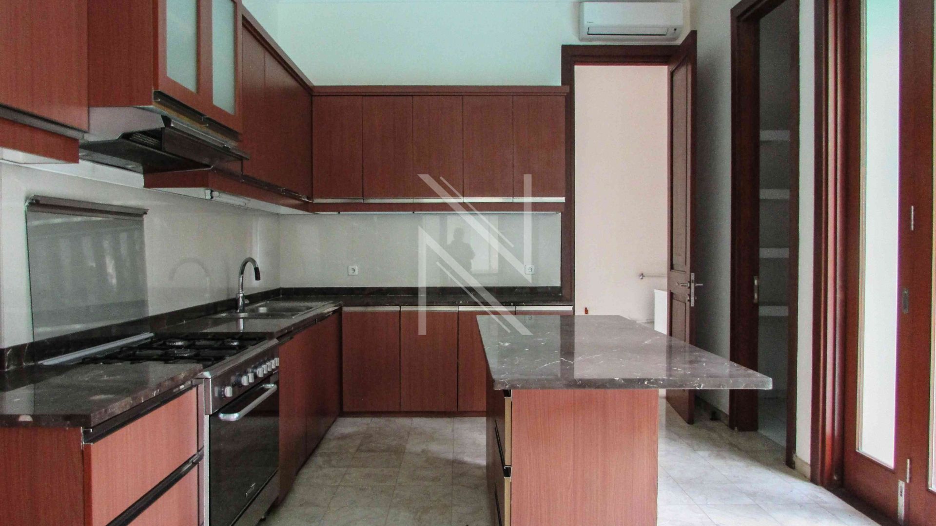CILANDAK (Benda Dalam 69 – Jimmers) – NO CLD228 – KITCHEN Well-Planned Cilandak 4BR Home for Living