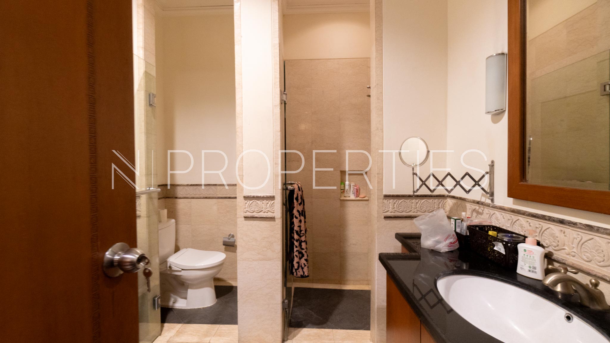 Fully Furnished 4BR Residence – Kebayoran Baru