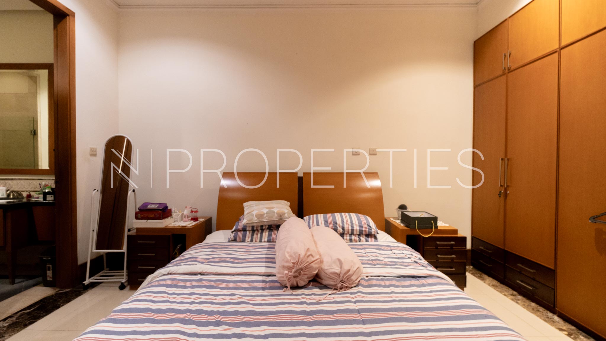 Fully Furnished 4BR Residence – Kebayoran Baru