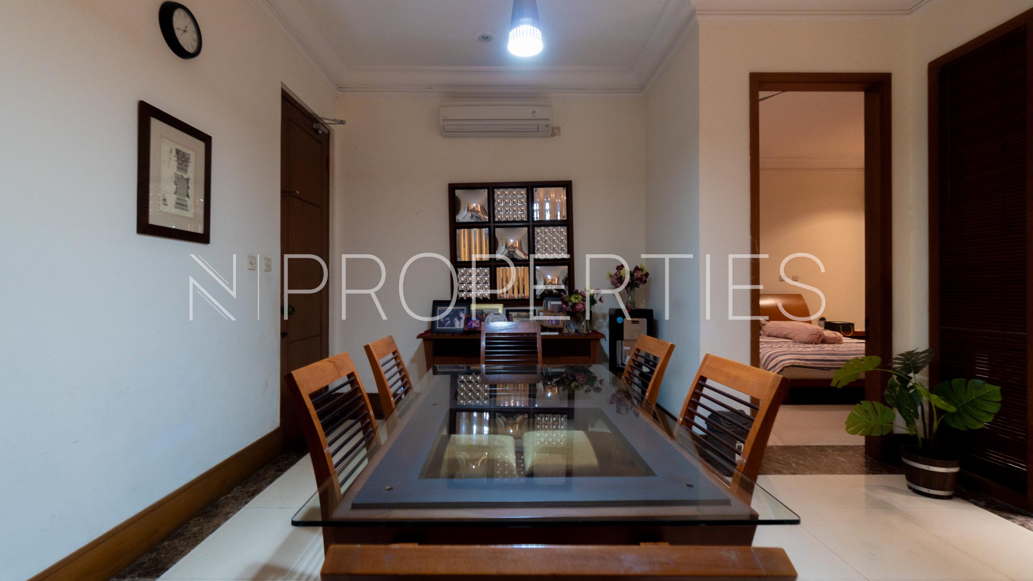 Fully Furnished 4BR Residence – Kebayoran Baru
