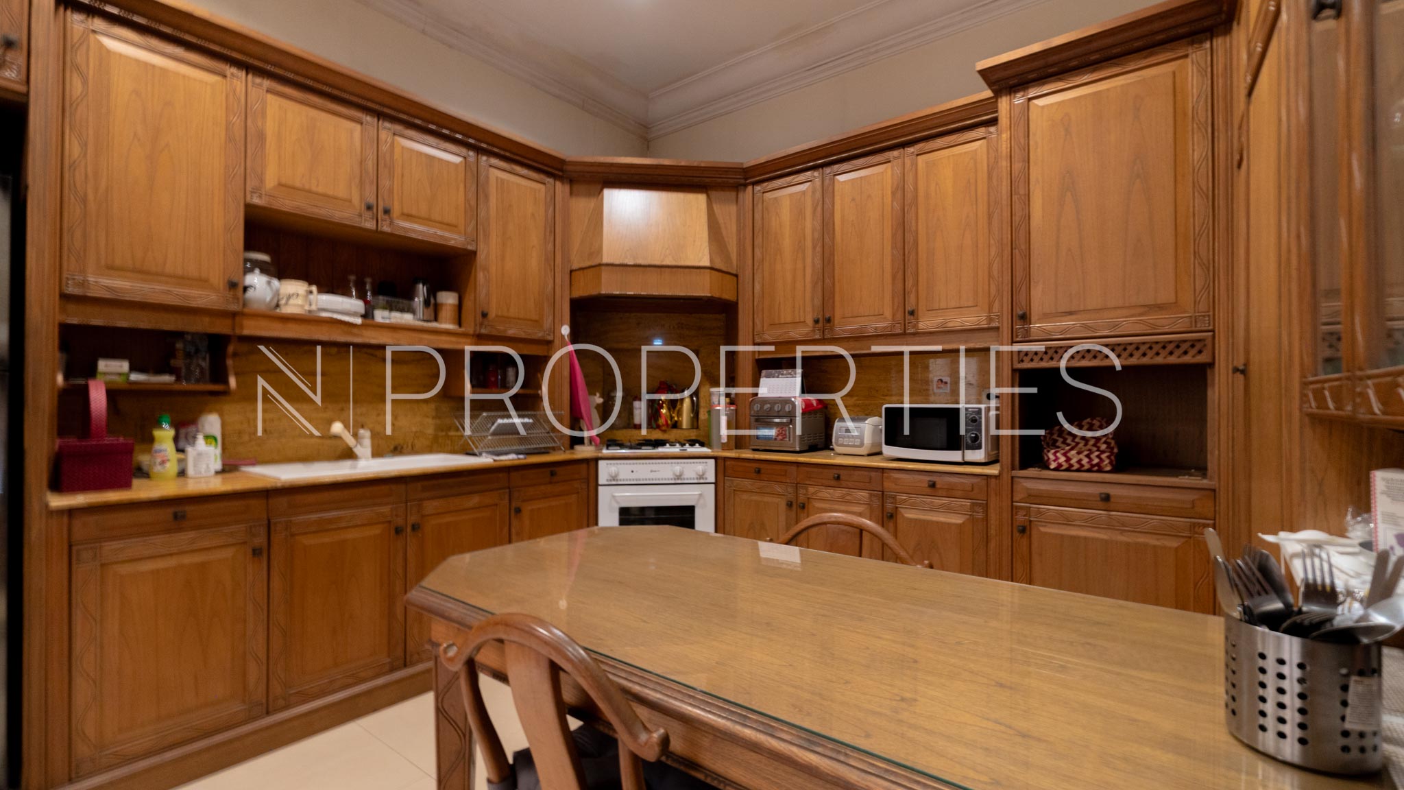 Fully Furnished 4BR Residence – Kebayoran Baru