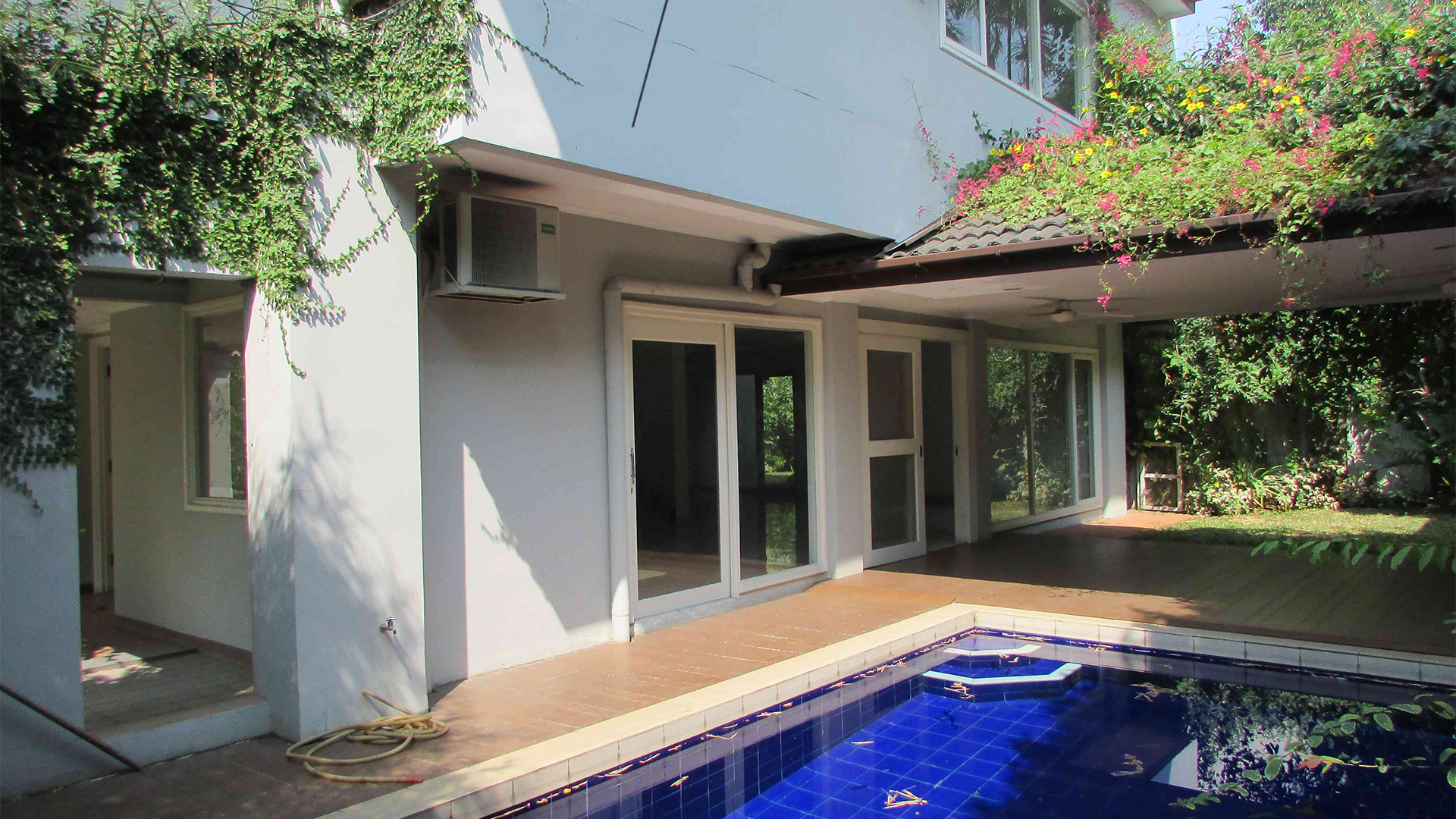 CIPETE-4BR-BACKYARD & SWIMMING POOL