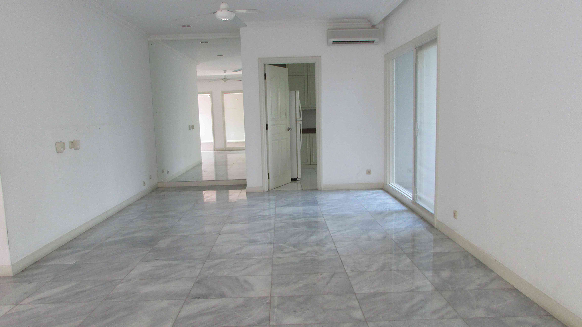 Stylish 4BR at Cipete House