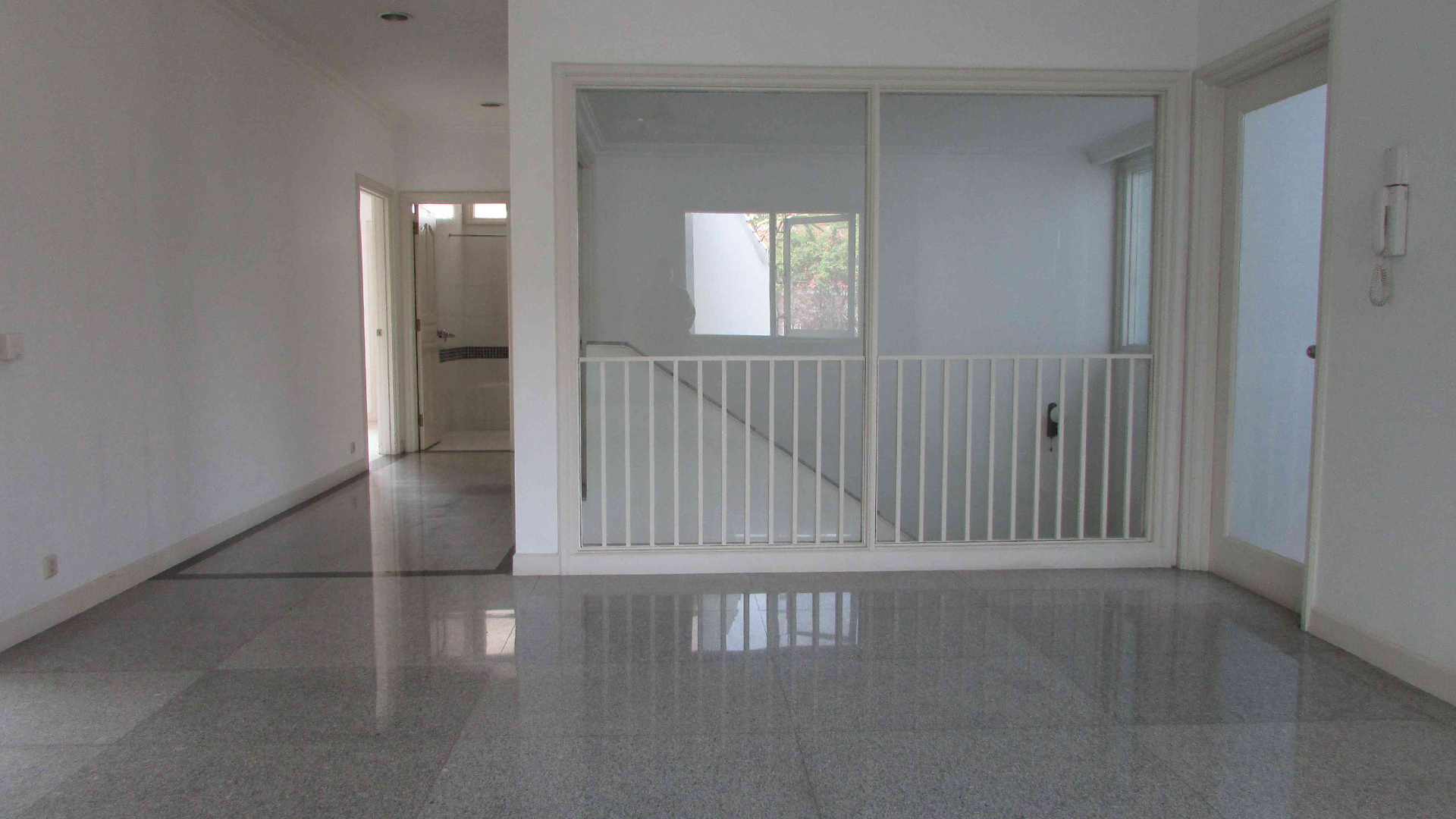 Stylish 4BR at Cipete House