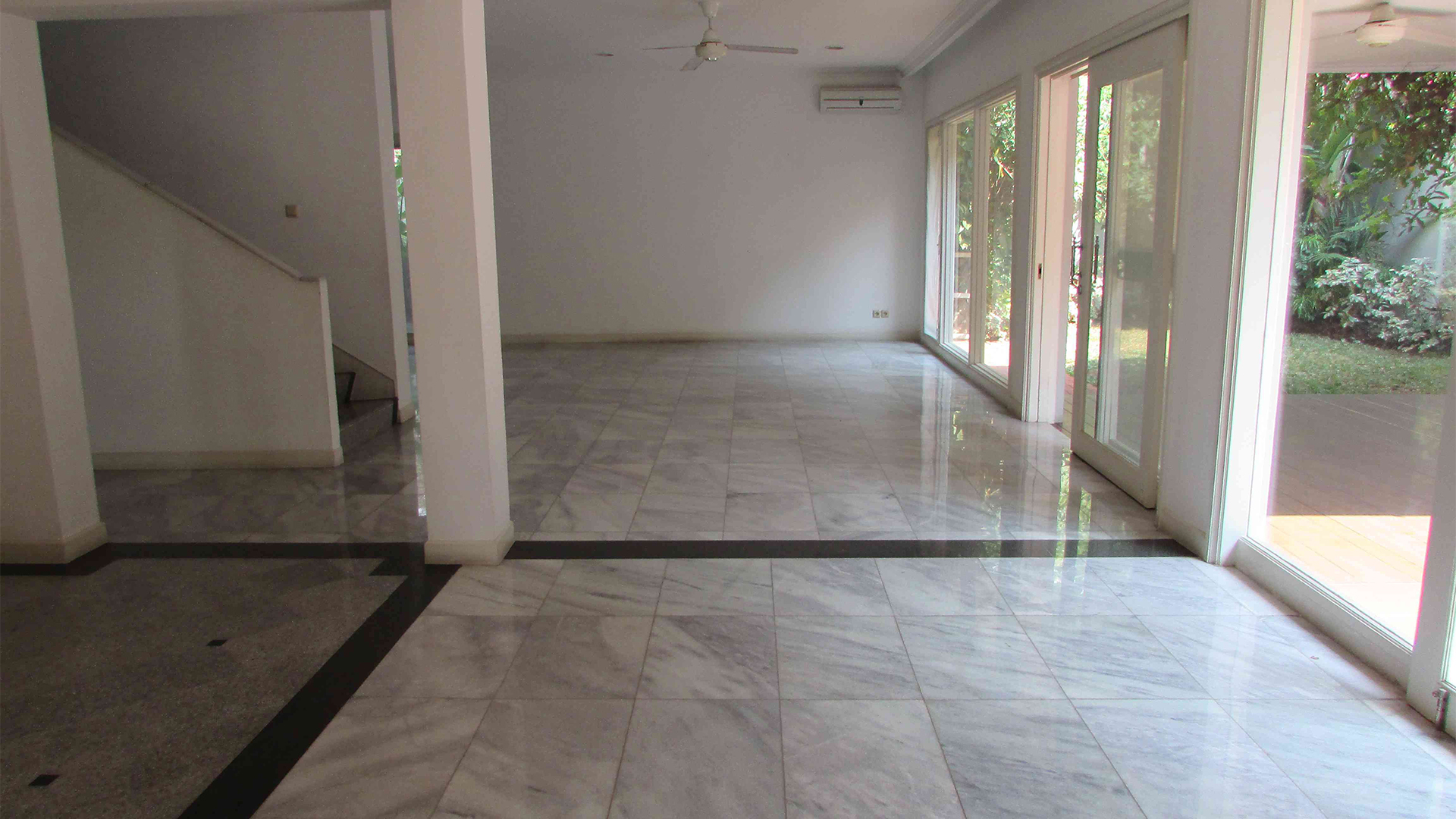 Stylish 4BR at Cipete House