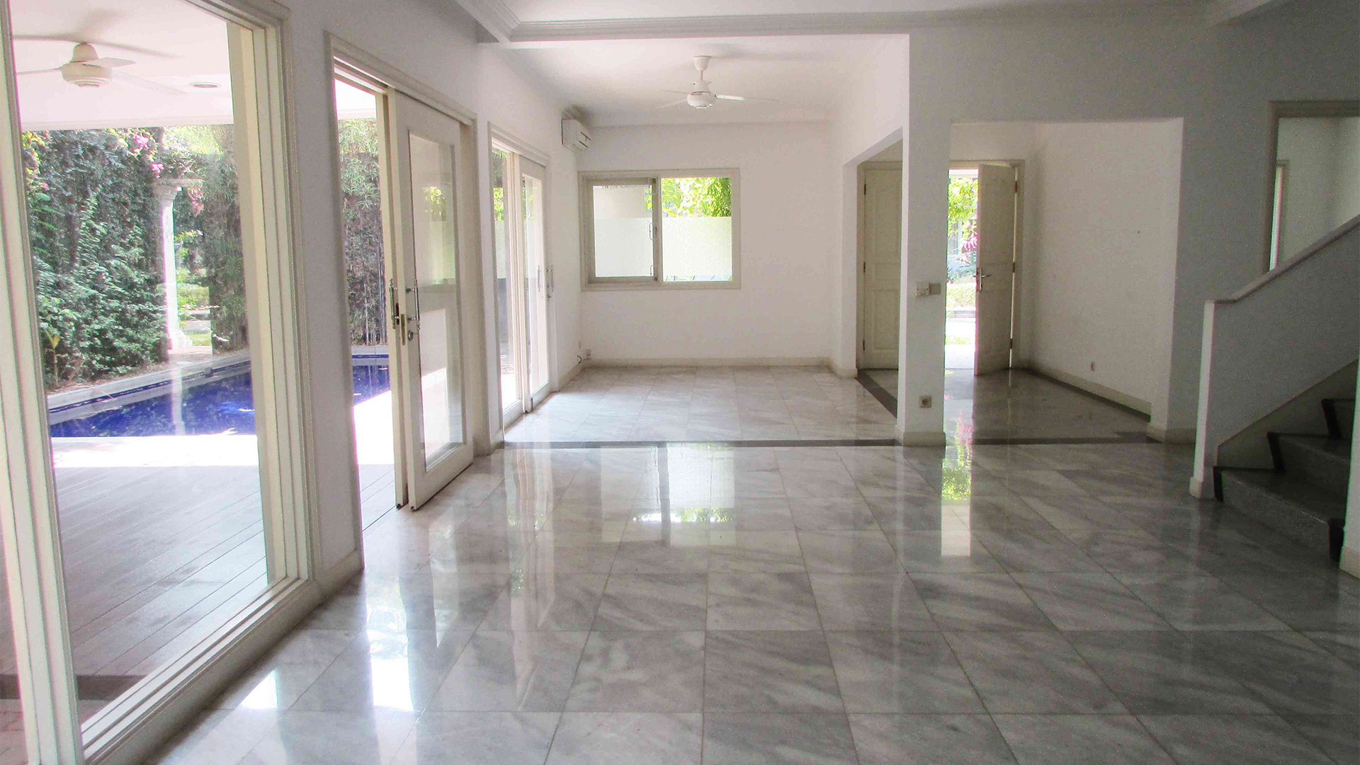 Stylish 4BR at Cipete House
