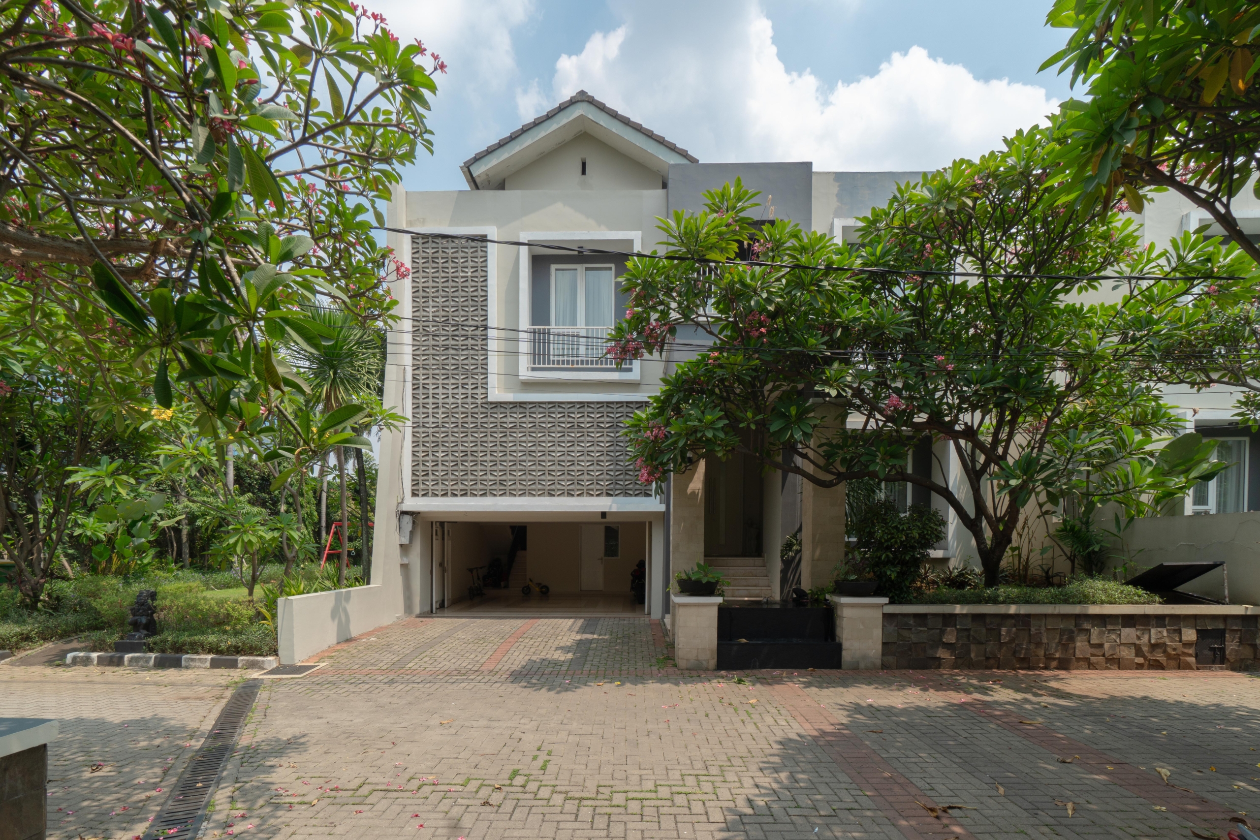 CLD550 JALAN BENDA 8E – LOLO – 001 Cilandak – Prestigious and Luxury 4BR House
