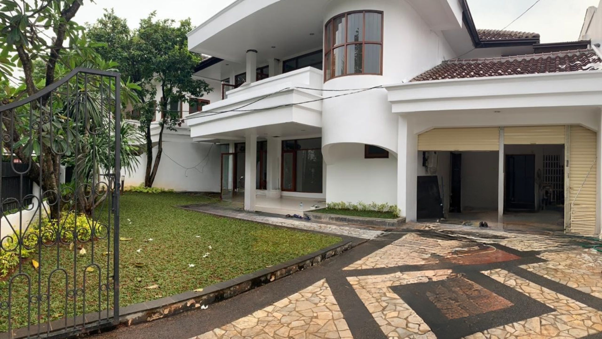 Executive Paradise-5BR- Exterior