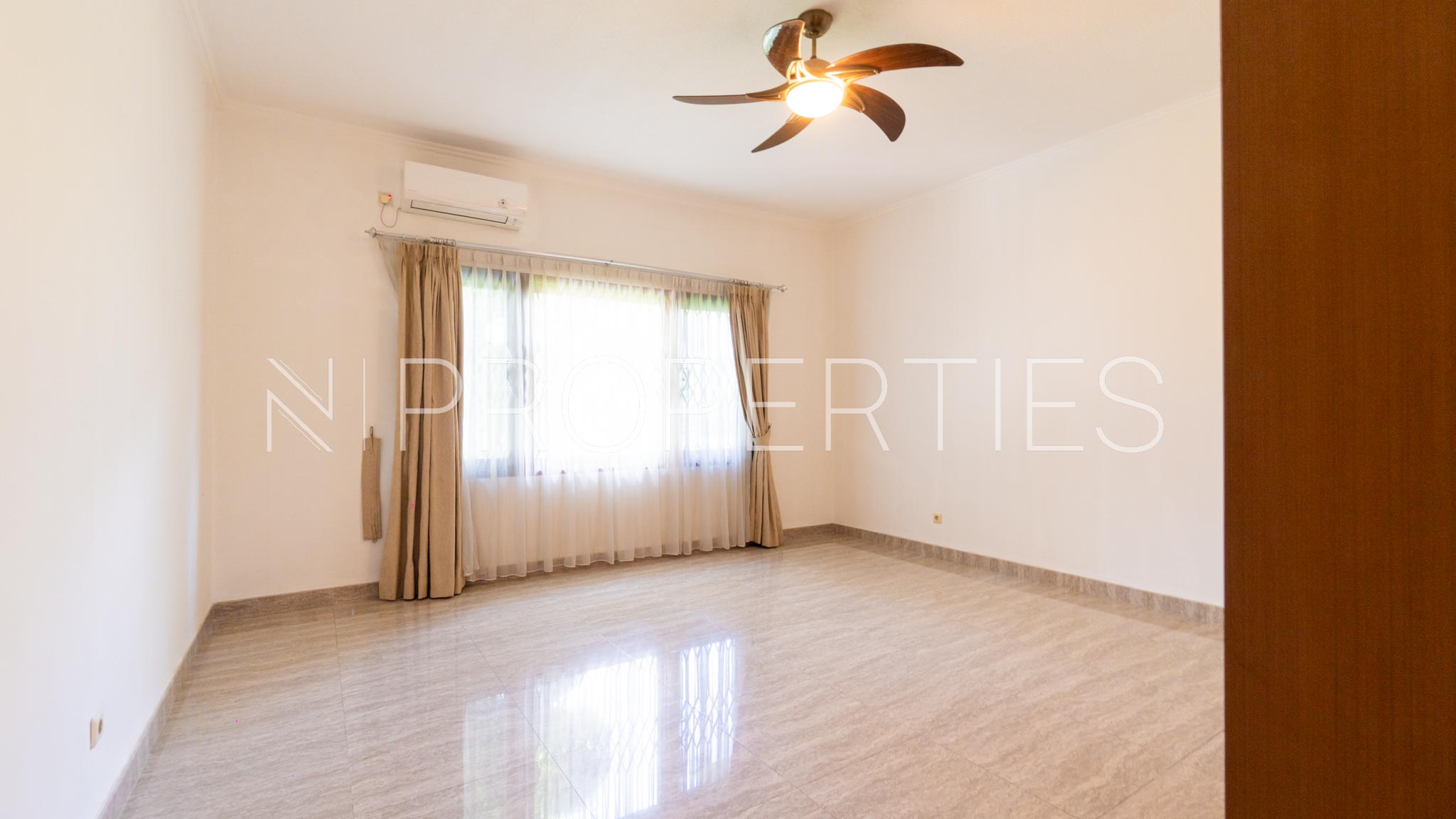 GAHARU IV-6BR-BEDROOM 1 (1) Expansive 6BR Family Estate at Cilandak