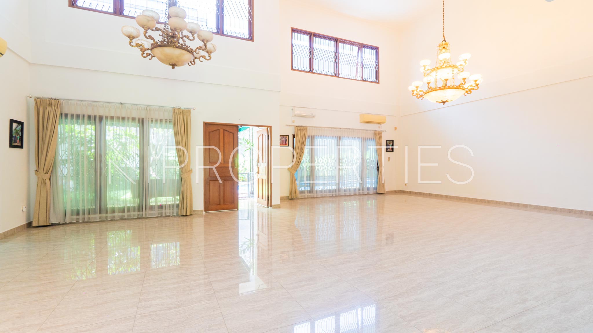 GAHARU IV-6BR-FAMILY AREA OPEN SPACE 2 Expansive 6BR Family Estate at Cilandak