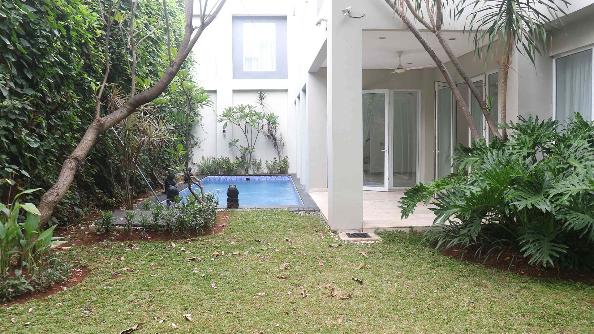 Cilandak – Stylish and Luxury 4BR House