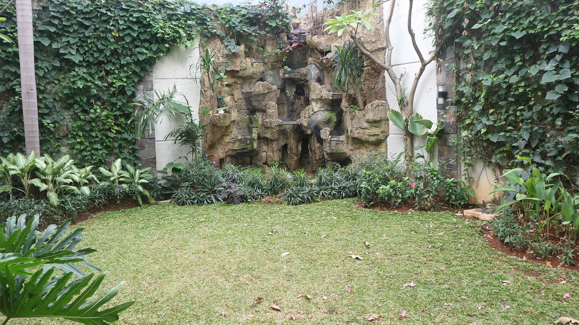Cilandak – Stylish and Luxury 4BR House
