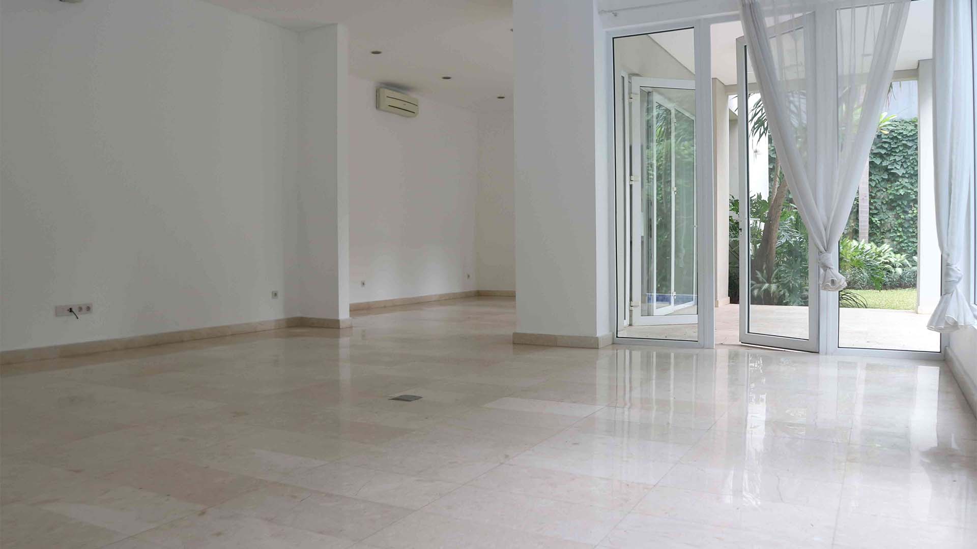 Cilandak – Stylish and Luxury 4BR House