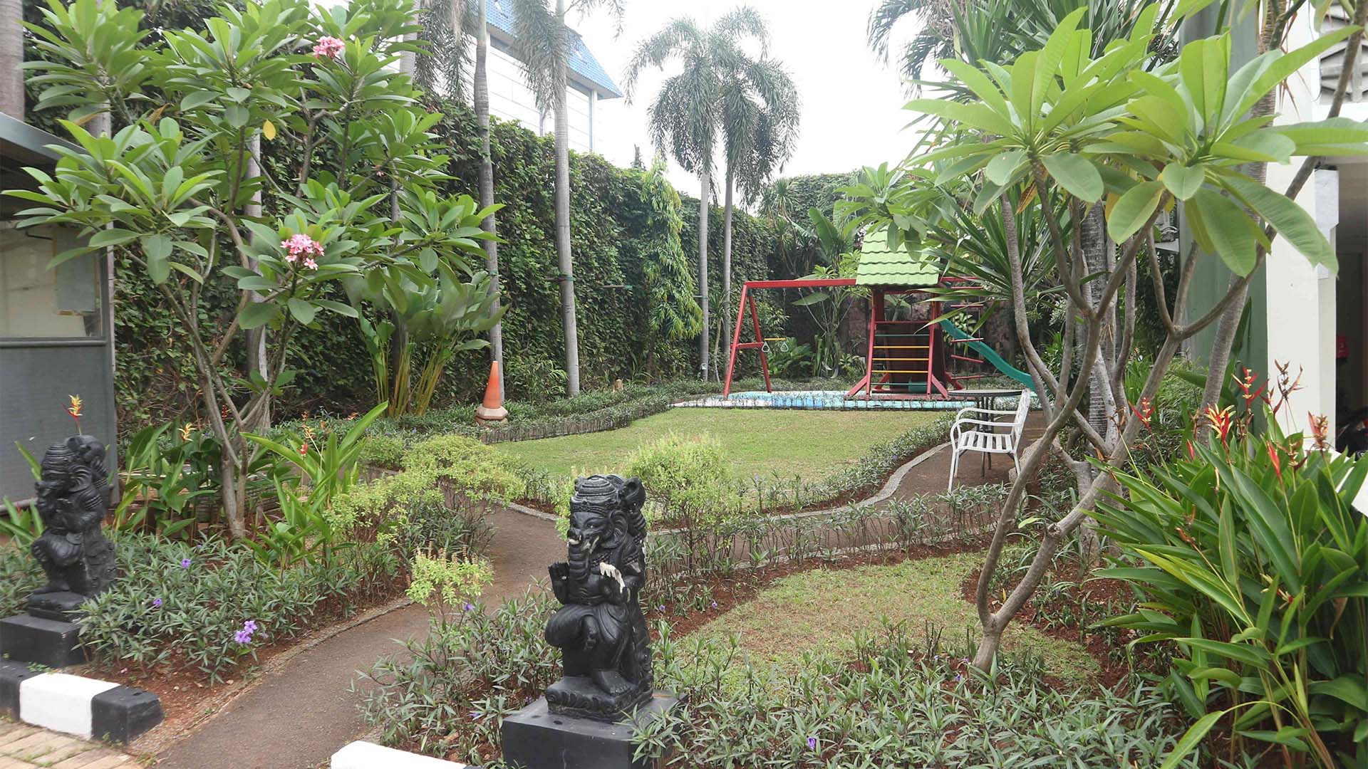 Cilandak – Stylish and Luxury 4BR House