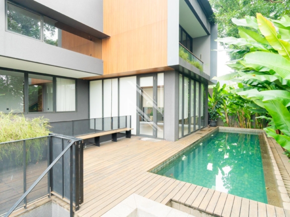 KEMANG 9 NO.11-4BR-SWIMMING POOL WITH GARDEN