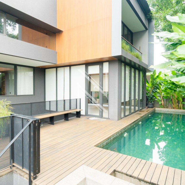 KEMANG 9 NO.11-4BR-SWIMMING POOL WITH GARDEN