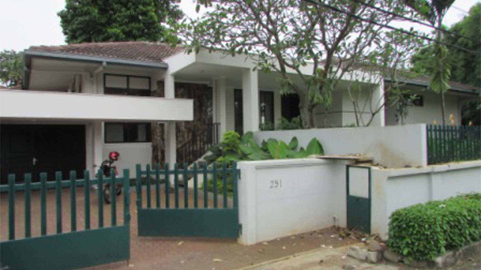 KEMANG TIMUR 5-4BR-FACADE Kemang – Rare 4BR Estate Home