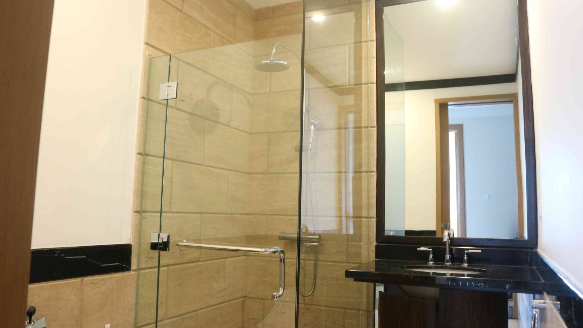 KEMPINSKI PRIVATE RESIDENCE-2BR-BATHROOM First Class 2BR – Kempinski Private Residence