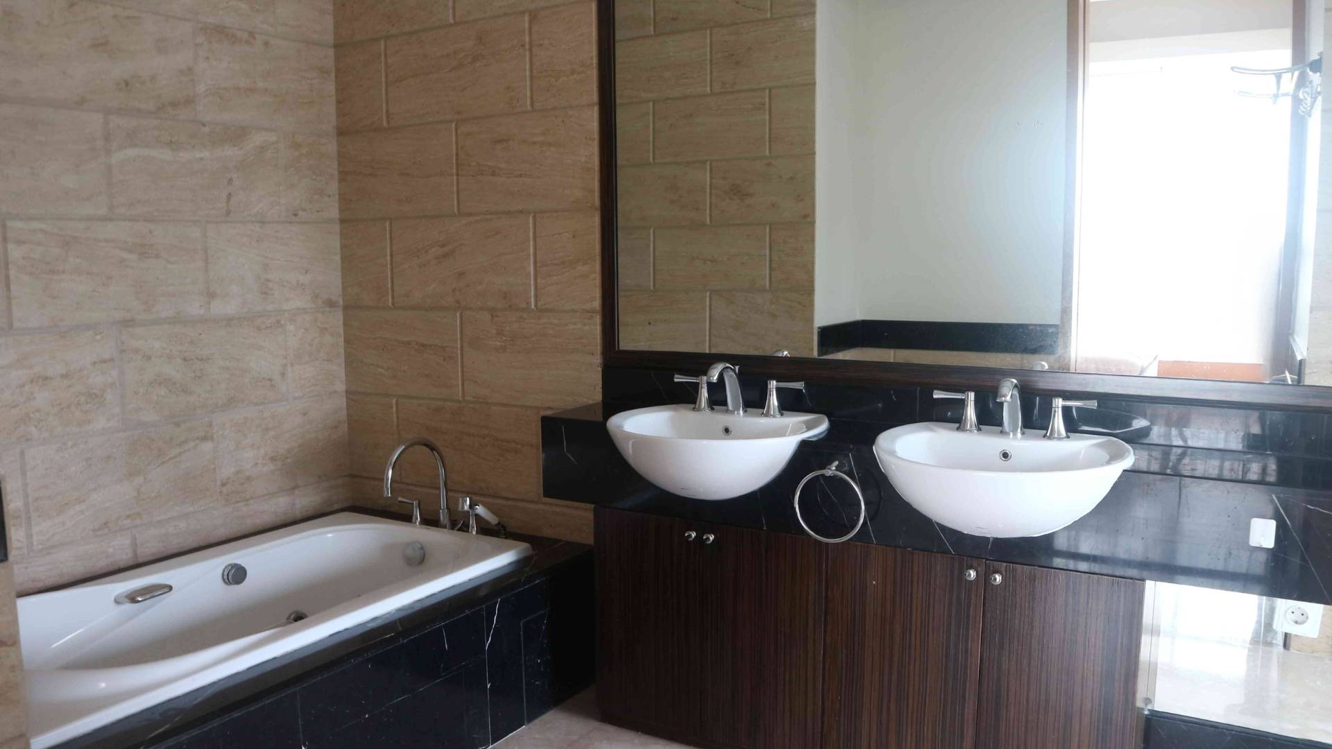 KEMPINSKI PRIVATE RESIDENCE-2BR-MASTER BATHROOM Kempinski Private Residence – Elegant Premium 2BR
