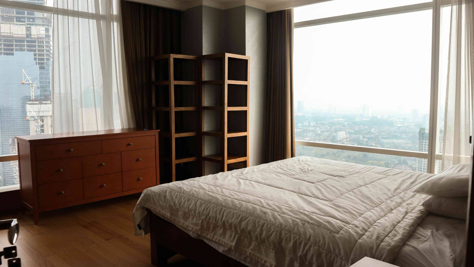 KEMPINSKI PRIVATE RESIDENCE-2BR-MASTER BEDROOM WITH A WINDOW First Class 2BR – Kempinski Private Residence