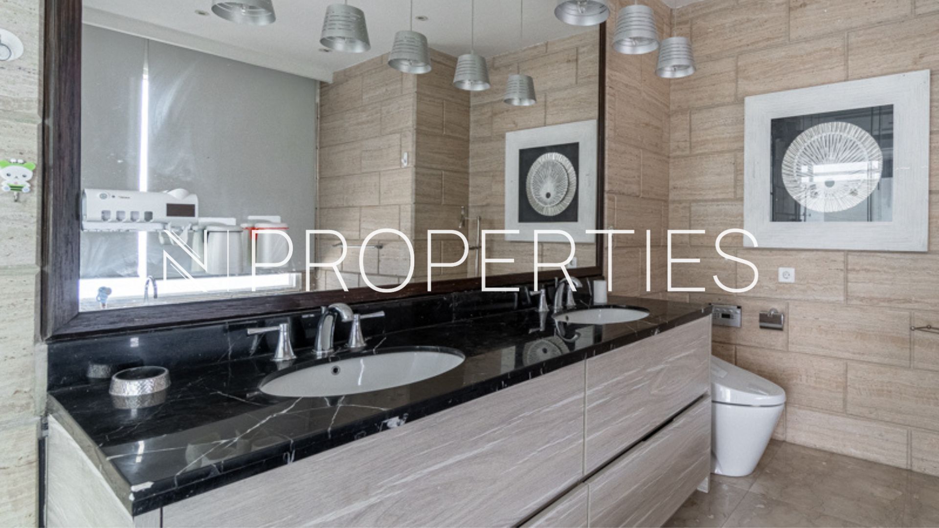 Kempinski 46F – Bathroom Prestigious Family Residence at Kempinski Private Residence 4BR with Exceptional Space at Bundaran HI