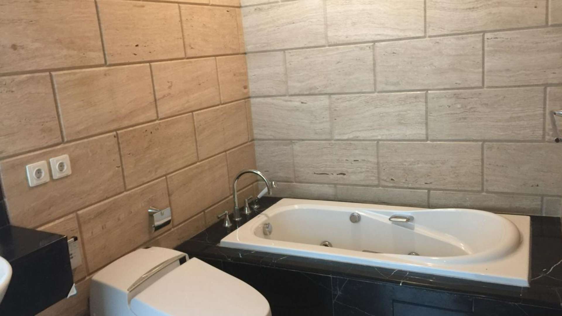 Kempinski Private Residence-2BR-Bathroom 1 Kempinski Private Residence 2BR – Elegant Large-Format Living in Jakarta’s Prime CBD