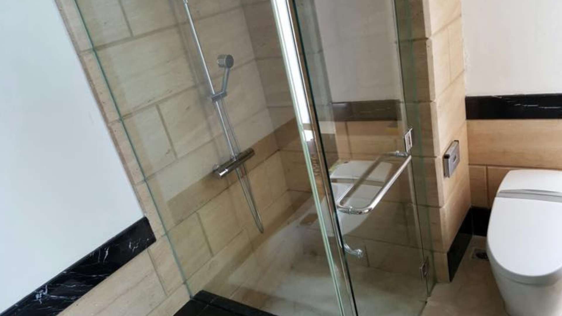 Kempinski Private Residence-2BR-Bathroom 1 Premium Two-Bedroom Kempinski Private Residence with Rare CBD Scale