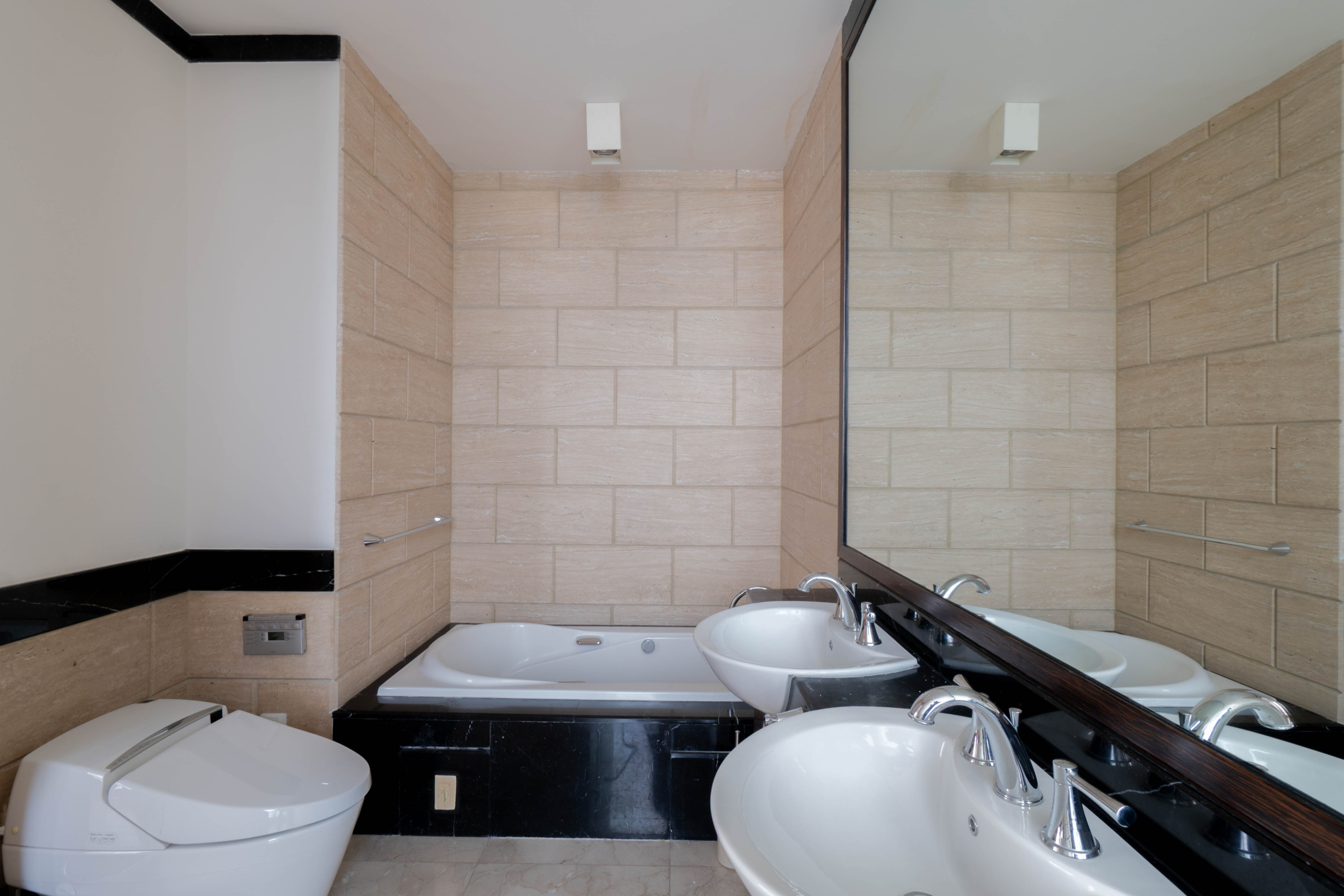 Kempinski Private Residence-2BR-Bathtub Kempinski Private Residence – Prime 2BR