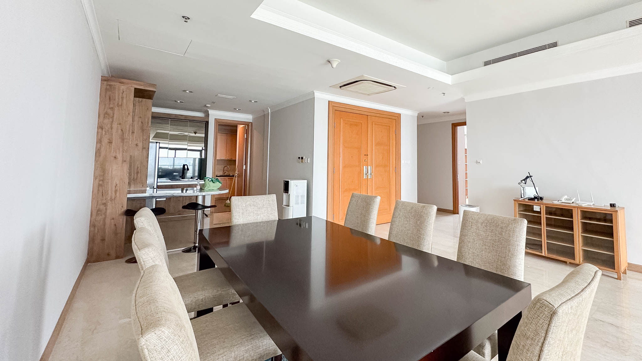 Kempinski Private Residence-2BR-Dining table A Rare Large-Scale Apartment for Refined City Living – Kempinski Private Residence 4BR