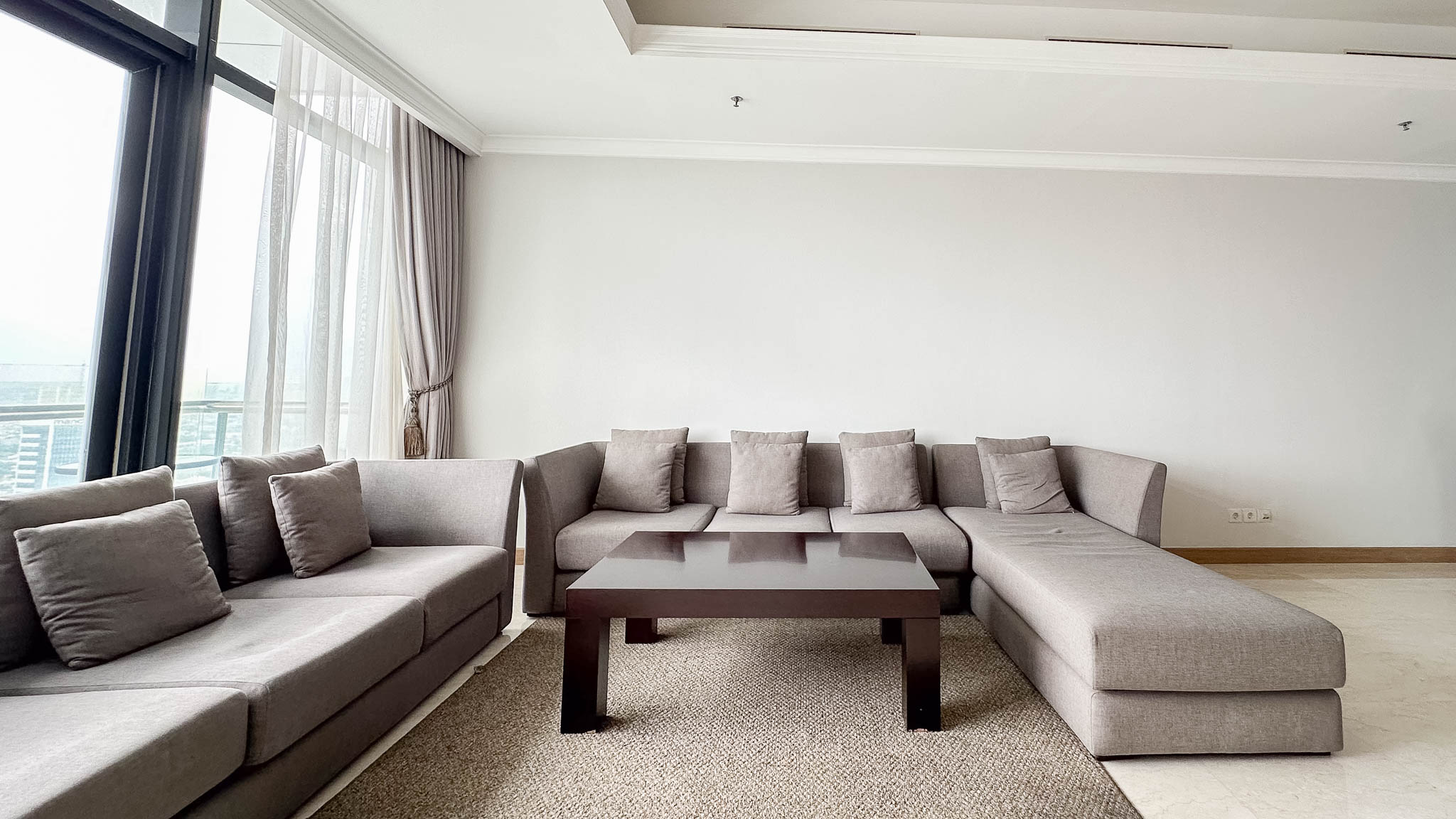 Kempinski Private Residence-2BR-Living room sofa A Rare Large-Scale Apartment for Refined City Living – Kempinski Private Residence 4BR