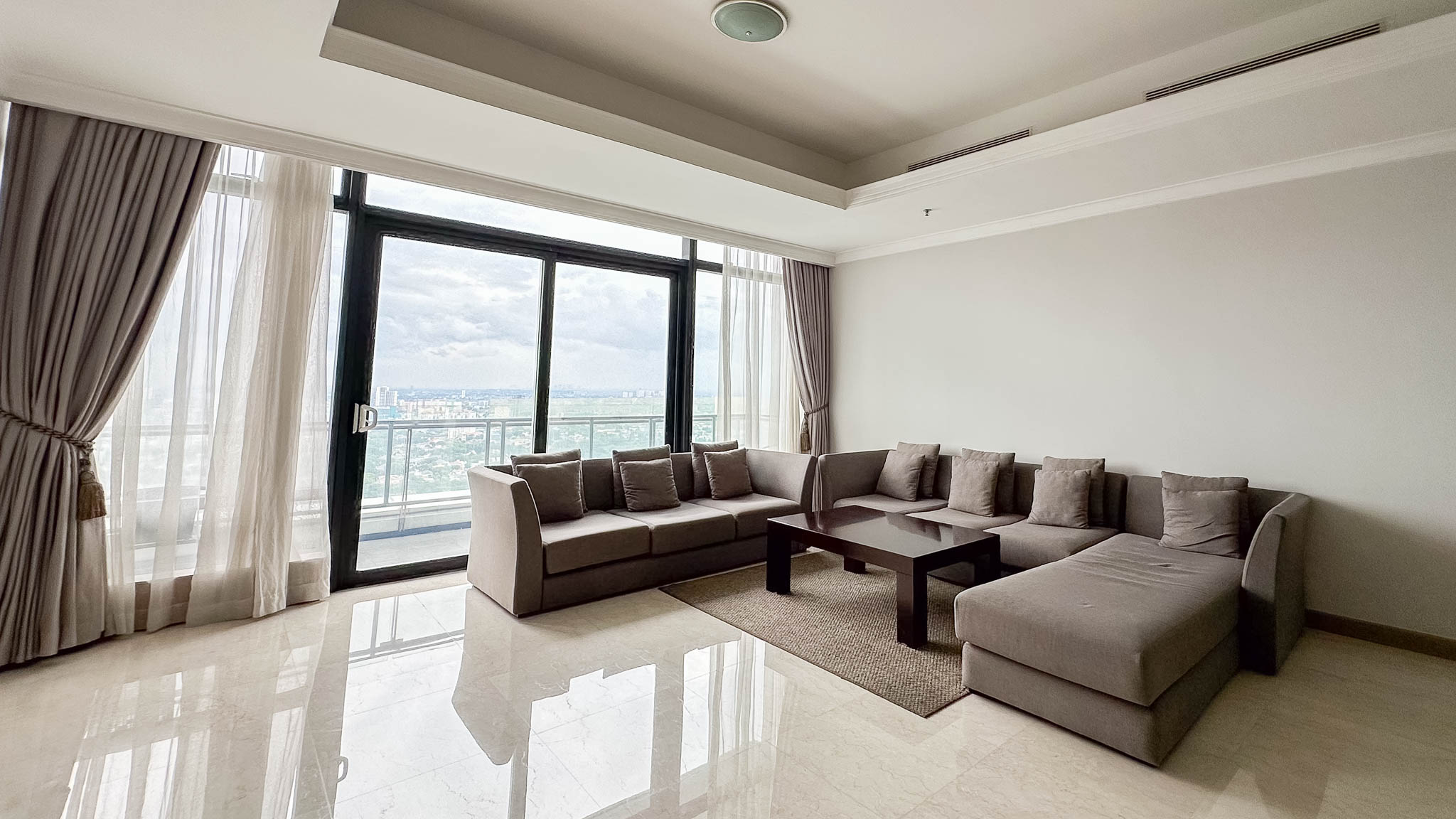 Kempinski Private Residence-2BR-Living room view (1) A Rare Large-Scale Apartment for Refined City Living – Kempinski Private Residence 4BR