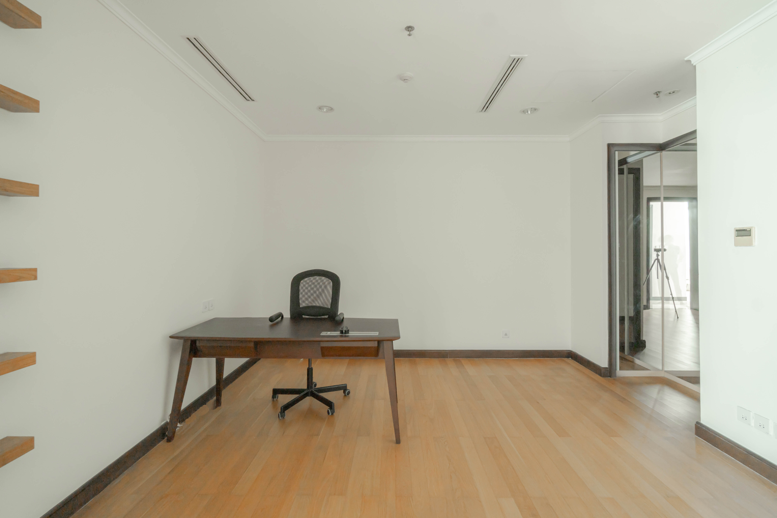Kempinski Private Residence-3BR-Working table Super Luxury 3BR Apartment at Kempinski Private Residence